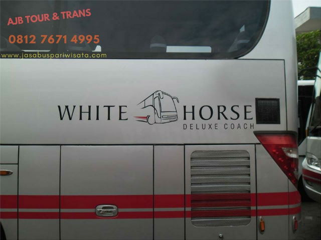 jasabuspariwisata-sewa-bus-drop-jemput-stasiun-di-jakarta-white-horse