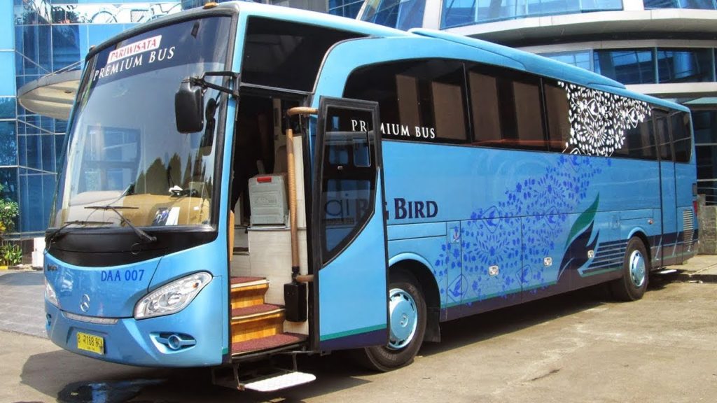 Sedang Merencanakan Liburan Bersama Rombongan? Intip Harga Sewa Bus Pariwisata dari AJB Tour & Trans Berikut